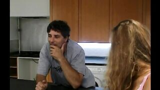 Silvia Sun gondosan popóba reszelve