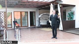Termetes csöcsű milf kettő bájdorongot kap