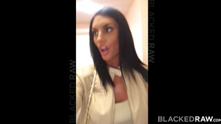August Ames muffját barna manus bassza