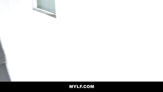 Szőrös cunis latin amerikai milf megpakolva