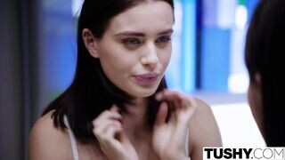 Lana Rhoades hátsó lyukba tolva