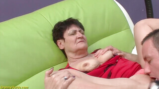 Öreg érett nő és a zsenge fickó
