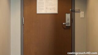 Solana a tinédzser barna maca a castingon járt