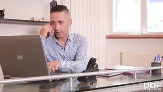 Sienna Day kettő pöcst kap