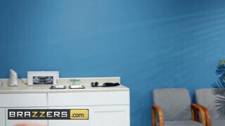 Brazzers - Chloe Cherry a kéjhölgy nővérke