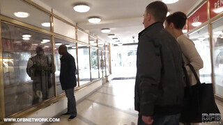 Gabrielle Gucci popókáját a pasasa előtt basszák