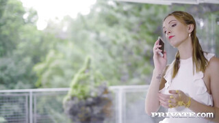 Private - Nicole Love és Dominica Phoenix édeshármasban közösülnek