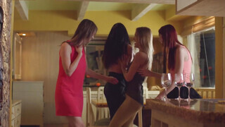 WOWGIRLS - Linda Sweet popó lyukba dugva