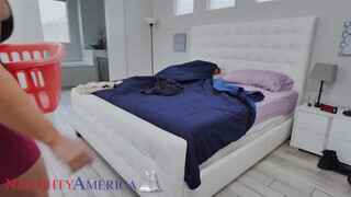 Naughty America - London River és a tini kukac