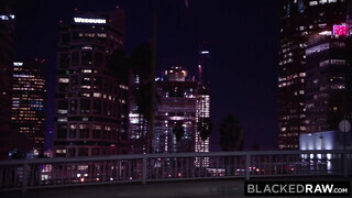 BlackedRaw - Skye Blue édeshármasban szexel