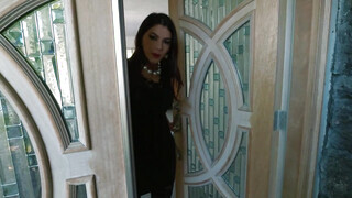Its POV - Valentina Nappi a szőrös bulkeszos fiatal