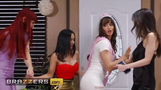 Brazzers - Repedtsarkú csajok a leány búcsún dugnak