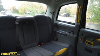 Fake Taxi - Taylee Wood beindult a taxiban
