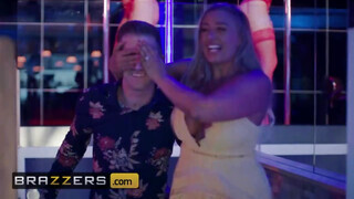 Brazzers - Blanche Bradburry imádja a óriási hímvesszőt