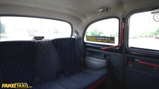 Fake Taxi - Kiara Lord a magyar tinédzser a taxiban kamatyol