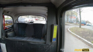 Fake Taxi - Victoria Pure lovagol a taxis hímtagján