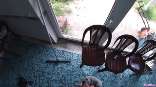 Tetkós orosz zsenge csajszi a medencénél közösül