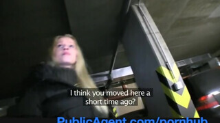 PublicAgent - Bella Karina a gigantikus keblű világos szőke