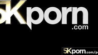 5KPorn - Naomi Nash borotvált vaginája megtömve
