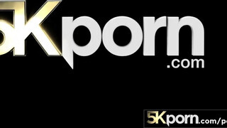 5KPorn - Naomi Blue puncija megdöngetve