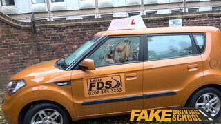 Fake Driving School - extra magas pipi közösülni akar vezetés helyett