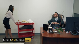 Brazzers - Ella Knox az óriás kannás kolumbiai maca