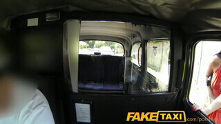 FakeTaxi még a seggnyalást is bevállalja a bige