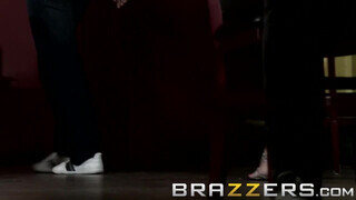 Brazzers - Keiran Lee egyszerre basz meg kettő bigét