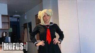 Mofos - Sweetie Fox a cosplayes gádzsi hátsó lyukba rakva