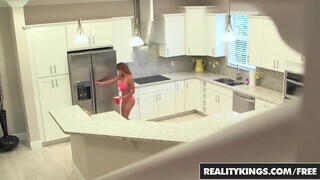 Reality Kings - a latinos latin amerikai Bianka gigászi segge megbaszva