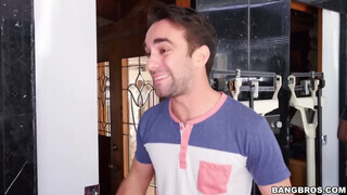 Cassidy Banks a gigantikus cickós fital szajha - Bangbros