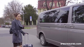 PrivateCom - Dominica Phoenix ánuszát a kocsiban szexelik