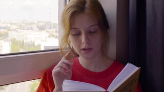 ULTRAFILMS - csinos zsenge bige begerjed egy könyvre