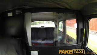 FakeTaxi - Felborotvált fejű punk csajszika megdöngetve