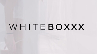 WHITEBOXXX - Világos Szőke fiatal nőci extra masszázst kap