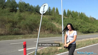 Hatalmas csöcsű fiatal szuka pénzért közösül - Public Agent