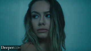 Deeper - Naomi Swann a perverz kicsike pipi