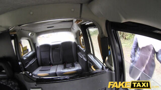 Kitetovált ribancok ánuszba kurelva - Fake Taxi