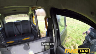Fake Taxi - Summer Rose kettő kukacot kap