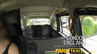 FakeTaxi - Victoria Summers kamatyol a hátsó ülésen
