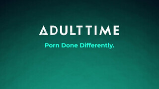 ADULT TIME - Sizi Sev csoki puncijába méretes kukacot kap