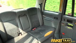 Fake Taxi - Rhiannon Ryder falloszt akar a popsijába