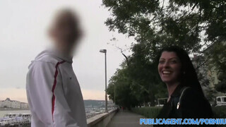 PublicAgent - Vivien Bell a dögös cigó csajszi
