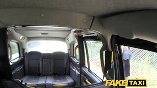 Fake Taxi - idősebb bige méretes fügyit akar