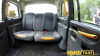 Fake Taxi - Csöcsös bige reszel a hátsó ülésen