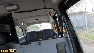 Fake Taxi - Lily Adams a csinos milf