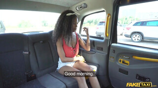 Fake Taxi - Tina Fire a gigászi cickós csoki gádzsi