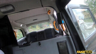 Fake Taxi - Cuki csajszi kufircolni akar a taxiban
