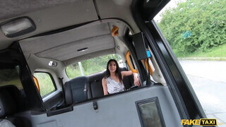 Fake Taxi - Vadító kolumbiai pipit kúr a taxis