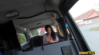 Fake Taxi - Asia Vargas a hátsó ülésen hancúrozik
